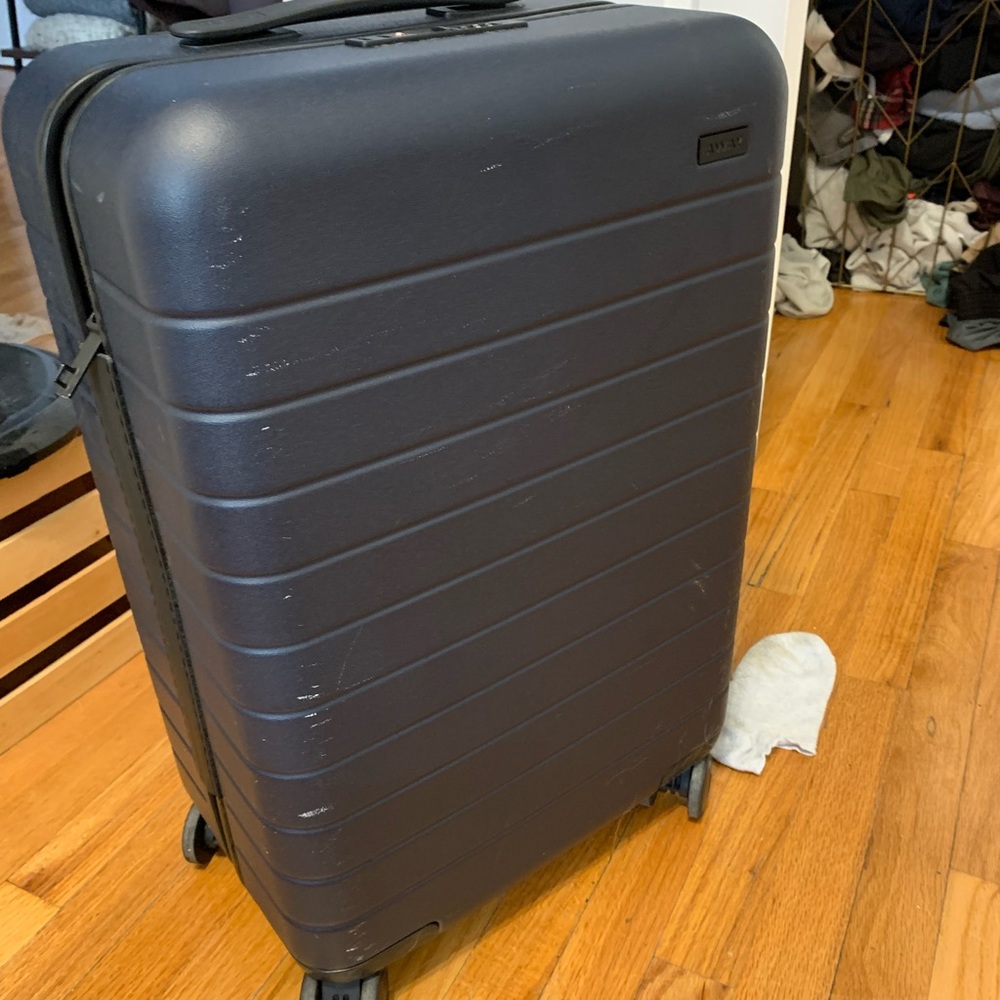 AWAY The Bigger Carry On